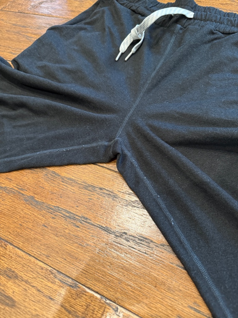 Vuori Black Performance Jogger with White Drawstring - Picture 5 of 6